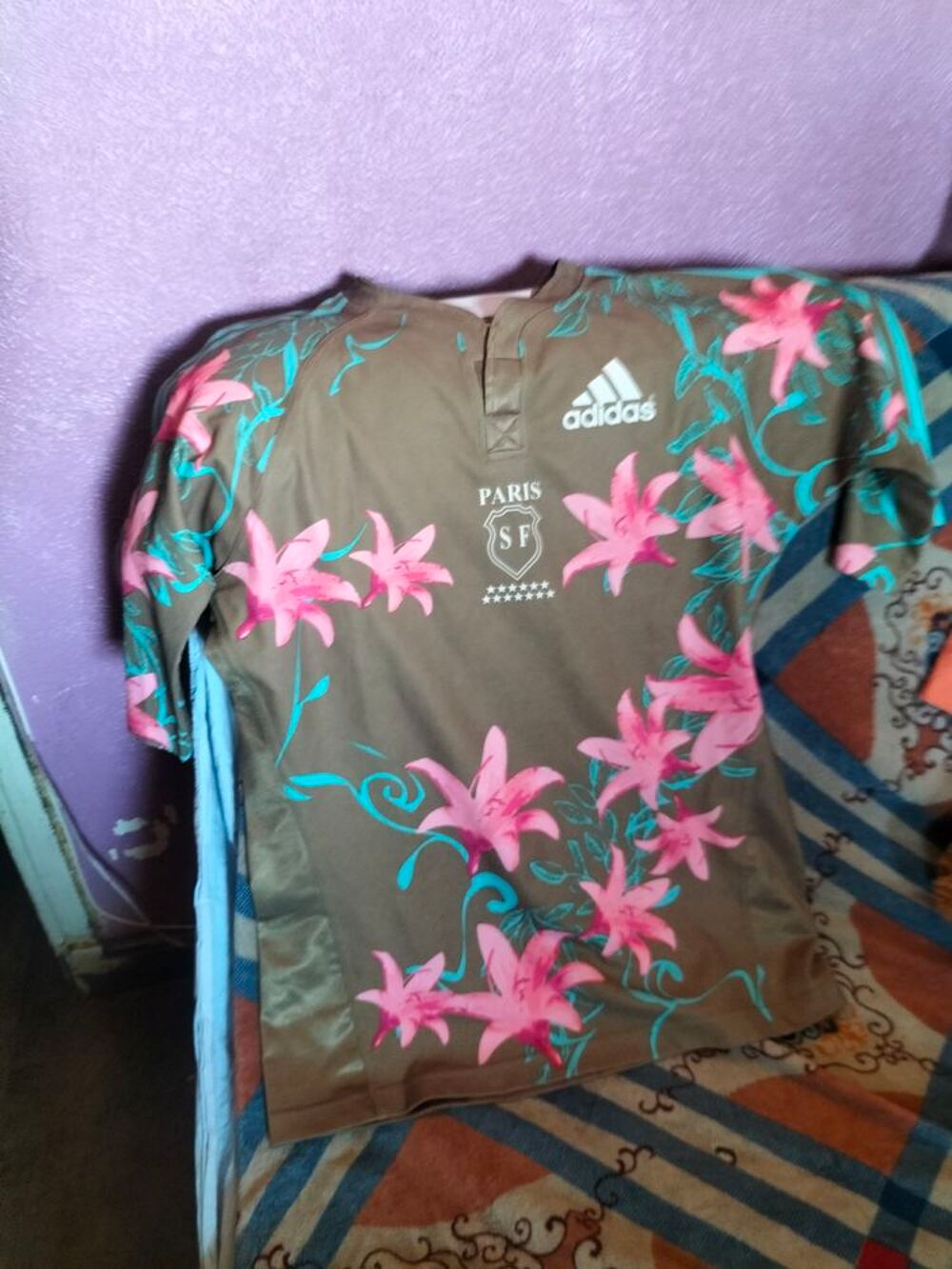 Tea shirt Adidas s&eacute;rie limit&eacute;e taille L tr&egrave;s bon &eacute;tat Vêtements
