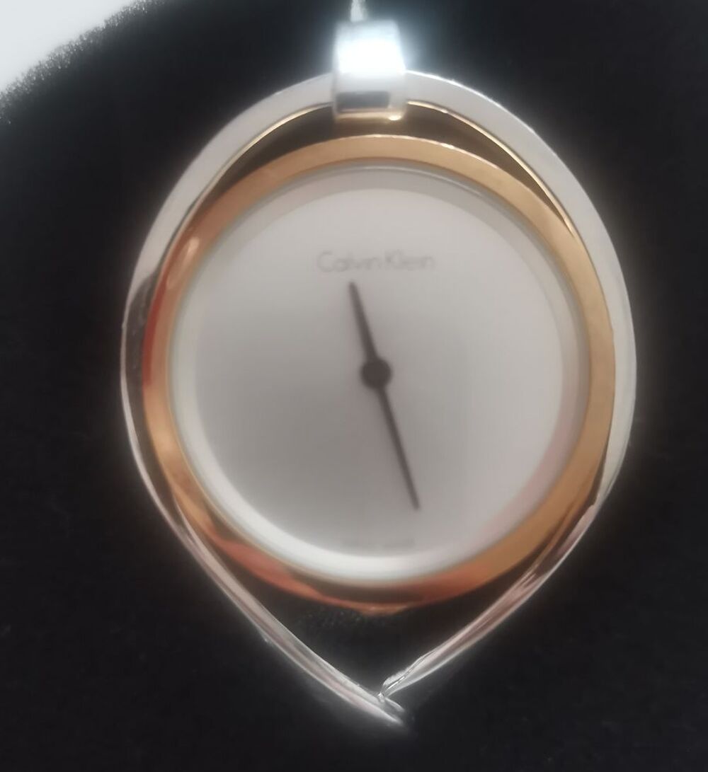 Montre femme design Calvin Klein Bijoux et montres