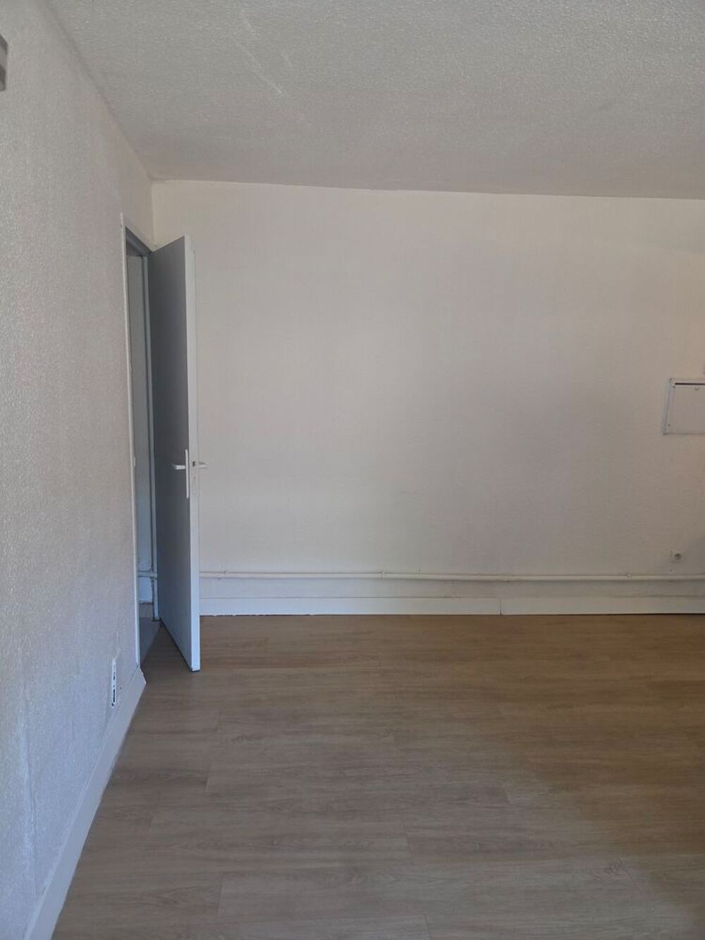 Location Appartement F3 de 43 m² en rdc Poussan
