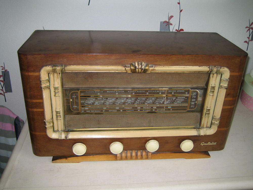 Poste ancien de radio Audio et hifi