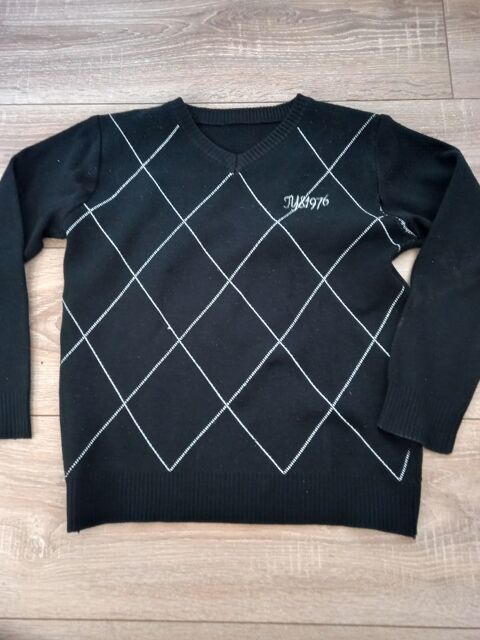 Pull noir taille 10 ans 3 Villiers (86)
