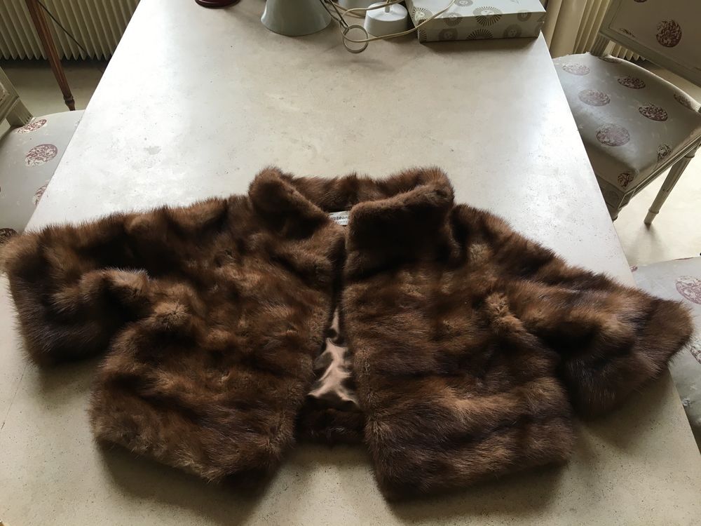 VESTE BOLERO EN VISON AVEC ETOLE Vêtements