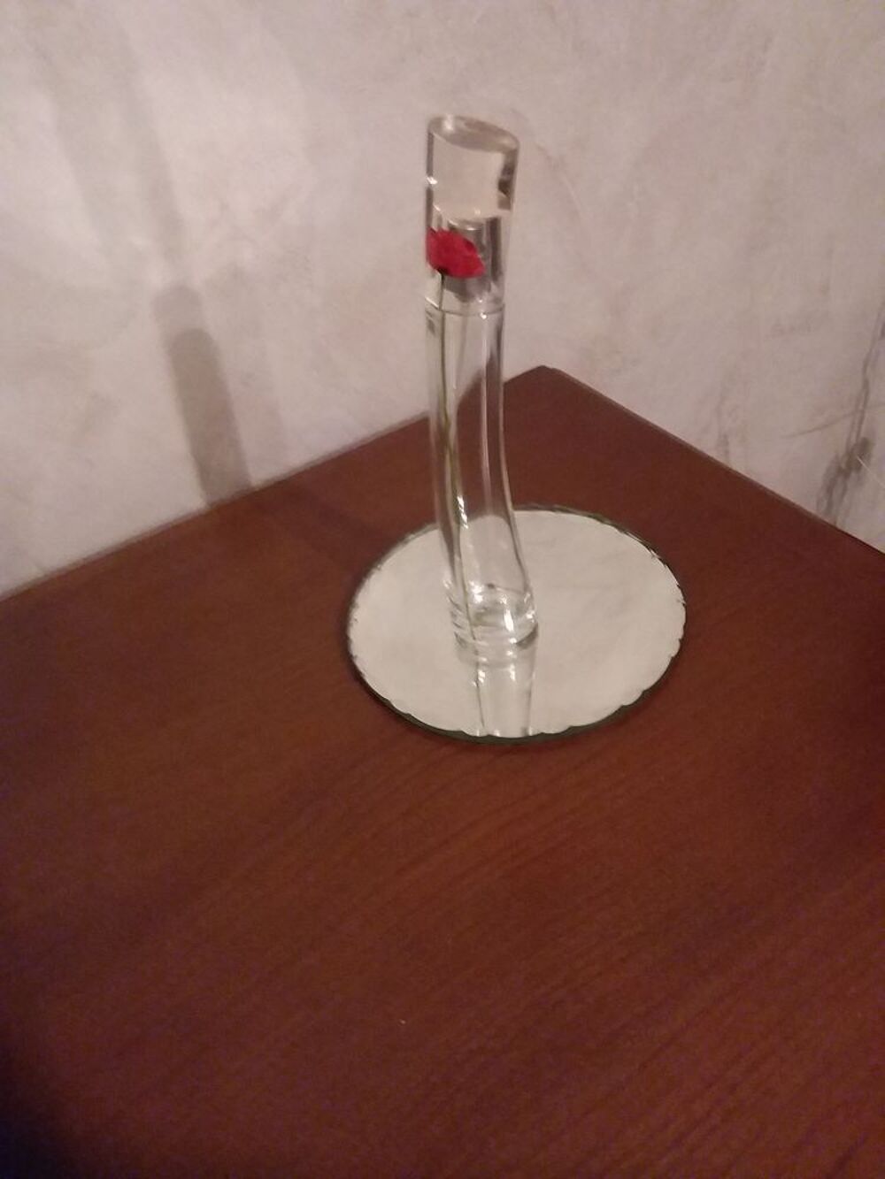 Flacon de parfum vid&eacute; 