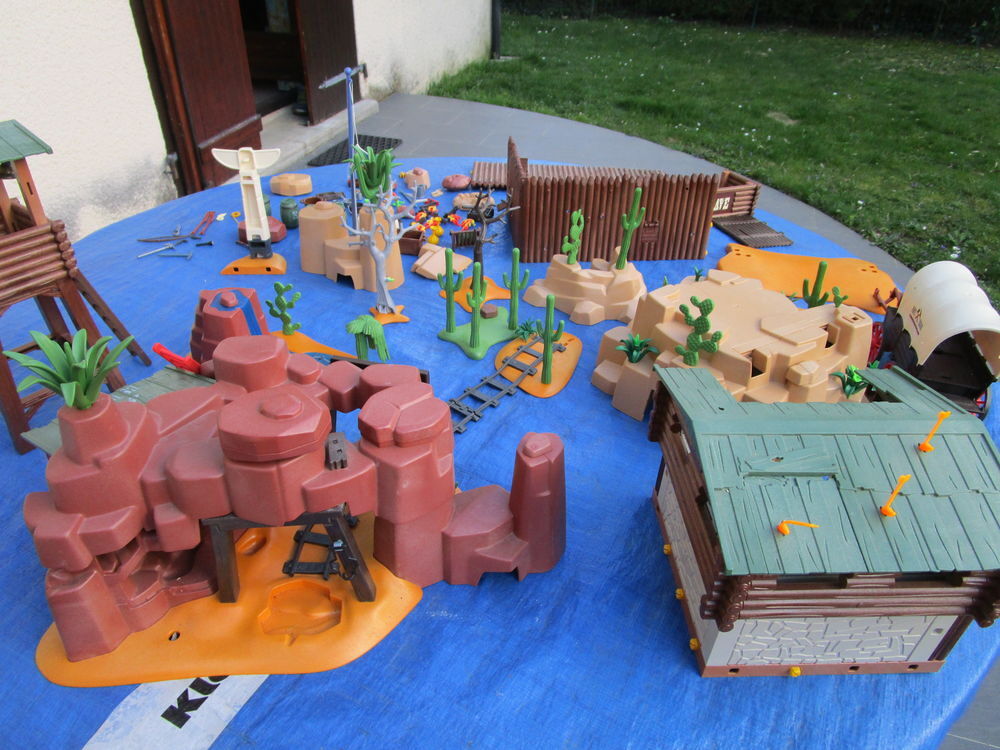  PLAYMOBIL GROS LOT VIEUX DECOR COWBOY+ACCESSOIRES Jeux / jouets