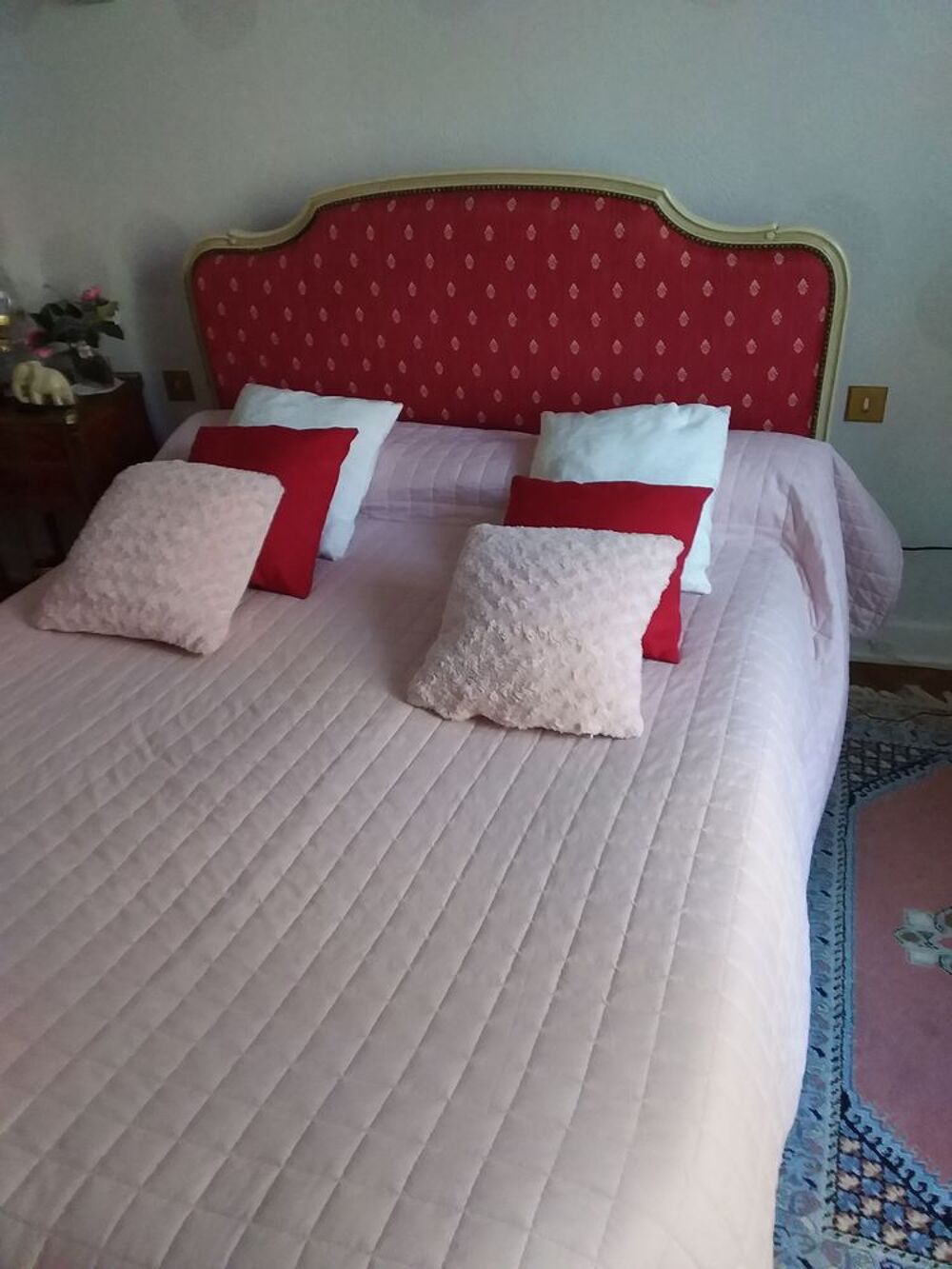 Tete de lit louis xv tissu framboise
Fonds de lit corbeille Meubles