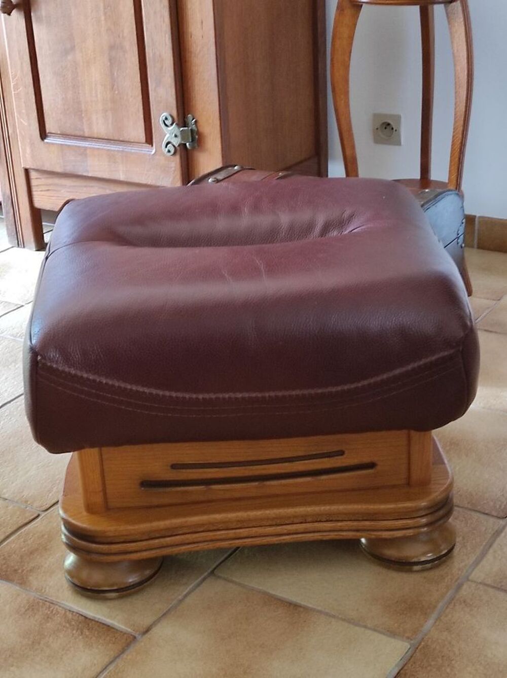 canap&eacute; et pouf Meubles