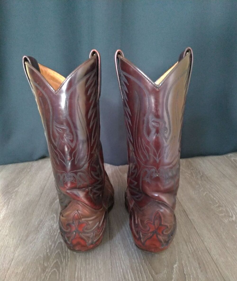 SANTIAGS CUIR TAILLE 41
Chaussures