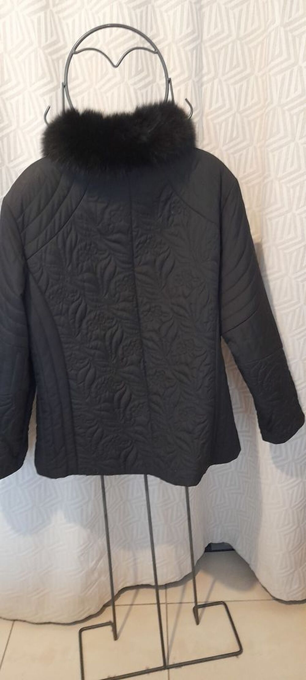 Veste matelass&eacute;e noire jamais port&eacute;e Vêtements