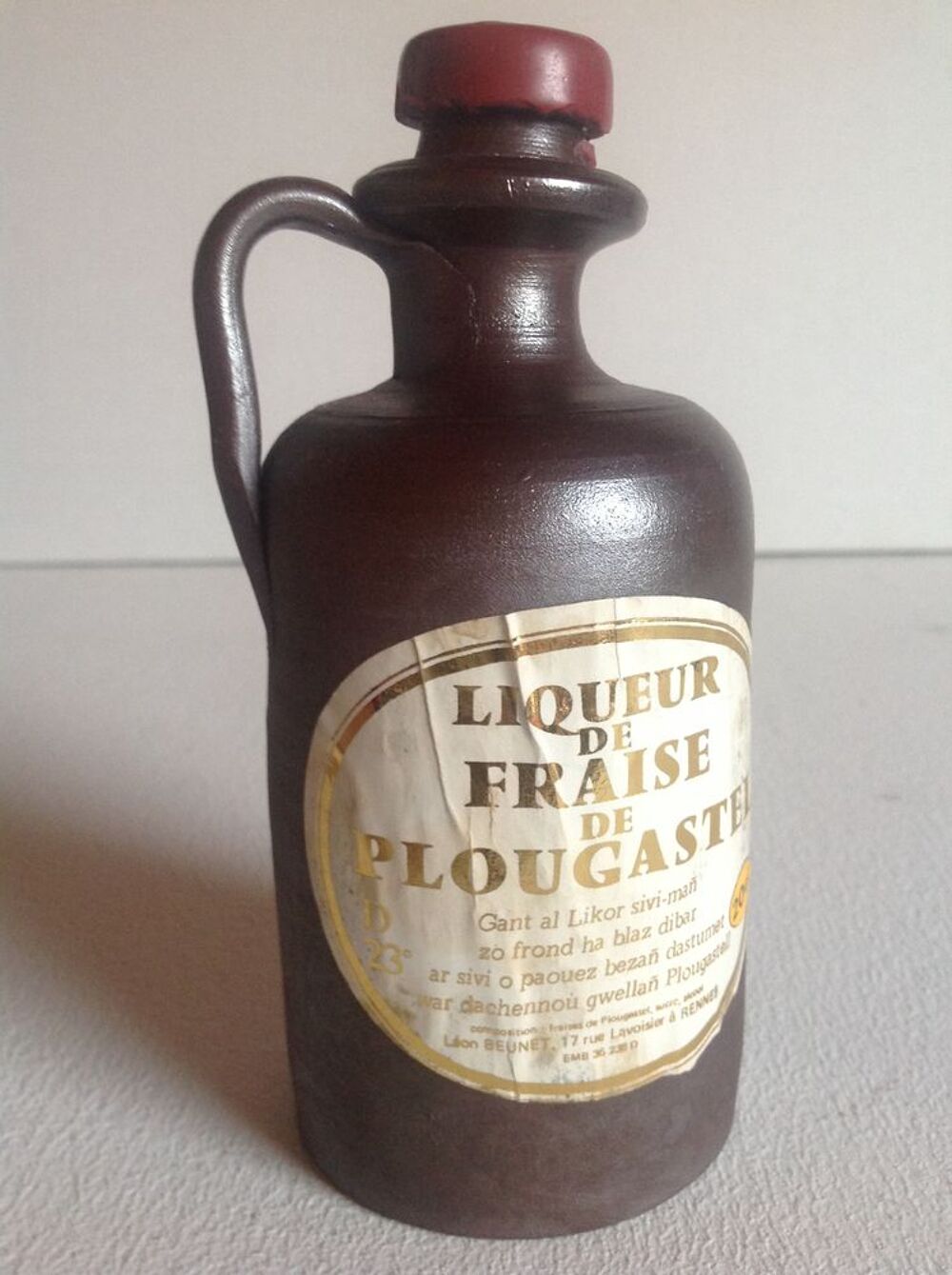 BOUTEILLE VIDE 20cl EN GR&Egrave;S LIQUEUR DE FRAISE Envoi Possible Décoration