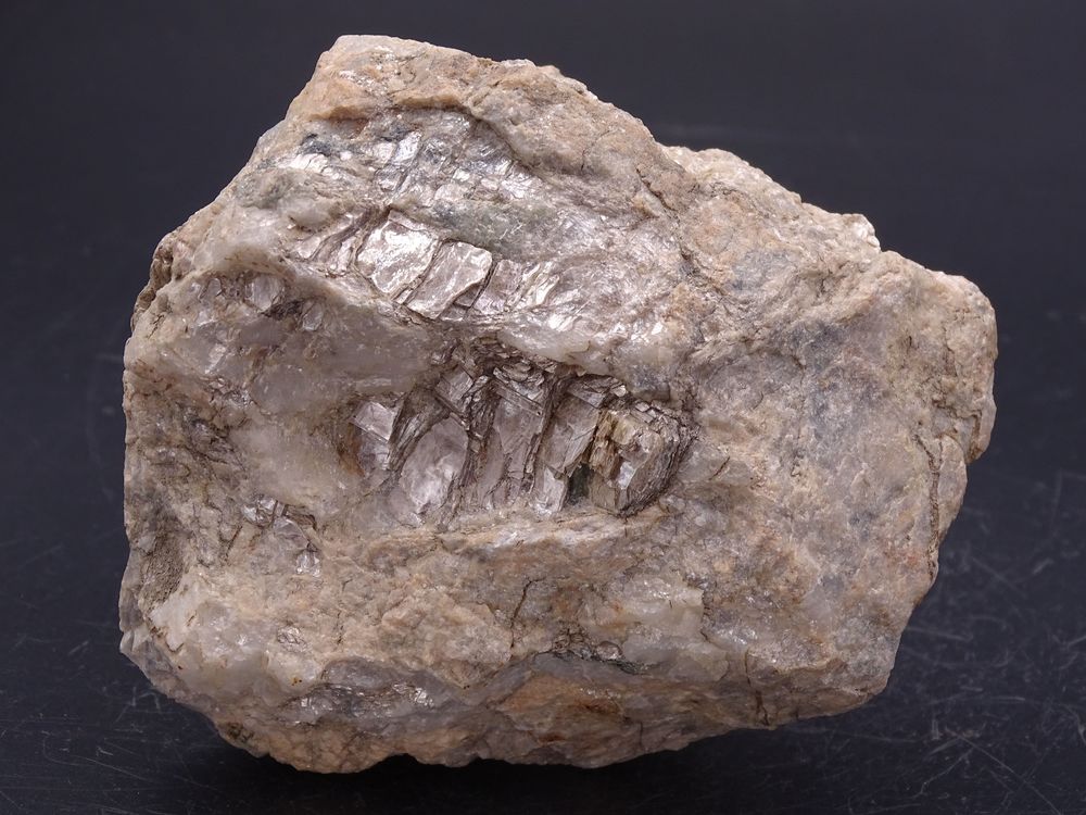 Mica , Barrage de Malpasset , Fr&eacute;jus , Var , France 481gr 