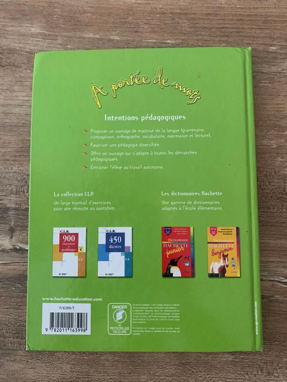 Livre scolaire CE1 " Fran&ccedil;ais - A port&eacute;e de Livres et BD