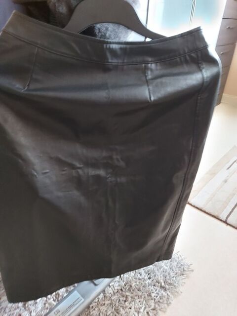 plusieurs articles jupe, robes  l'unit 6 Charleville-Mzires (08)