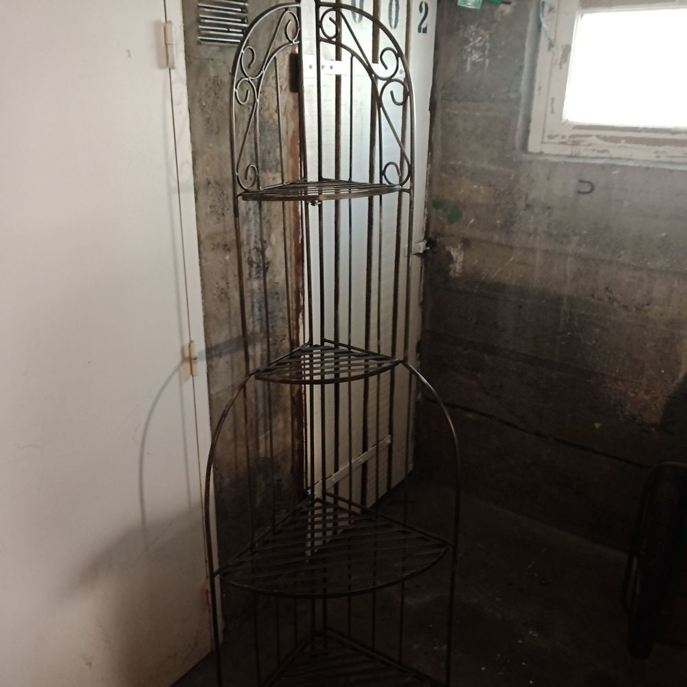 &Eacute;tag&egrave;re d'angle en fer forg&eacute; Meubles