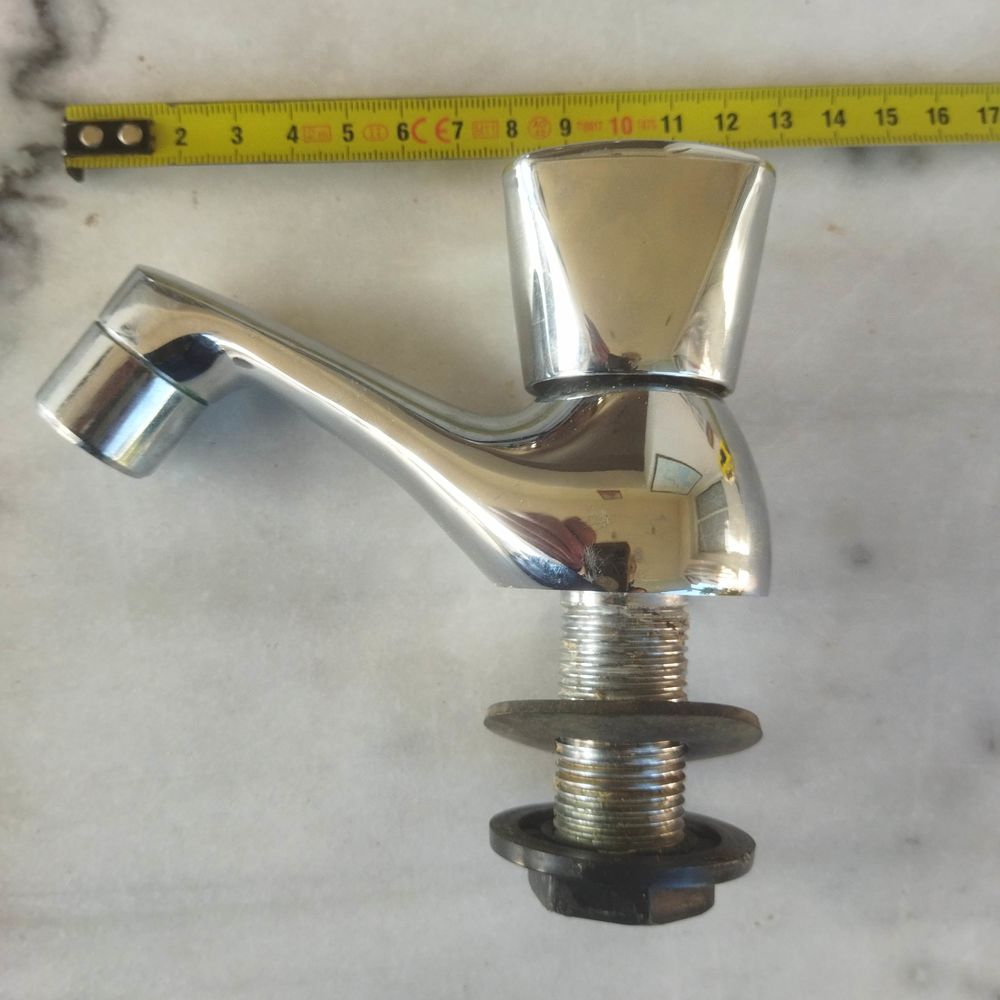Robinet monotrou pour lavabo WC Bricolage