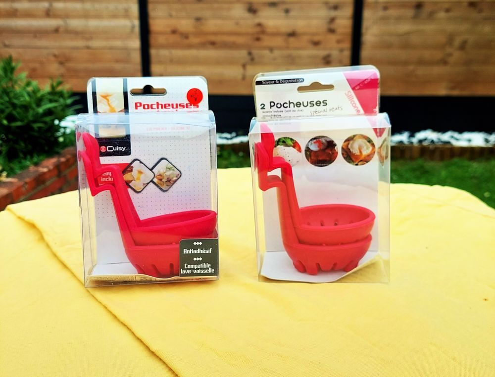 4 pocheuses &agrave; oeufs NEUVES > silicone > bo&icirc;tes originales Cuisine