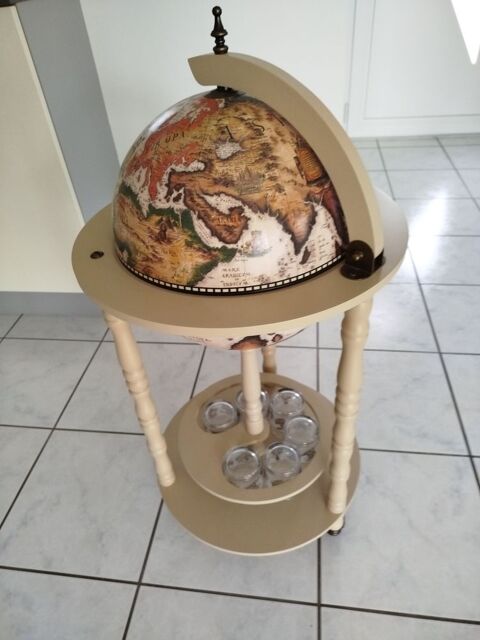 Bar globe sur roulettes  80 Saint-Ouen-d'Aunis (17)