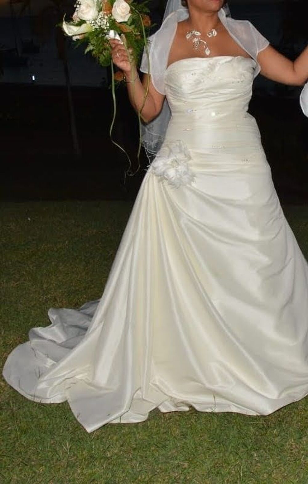 Robe de mari&eacute;e en soie sauvage ivoire Vêtements