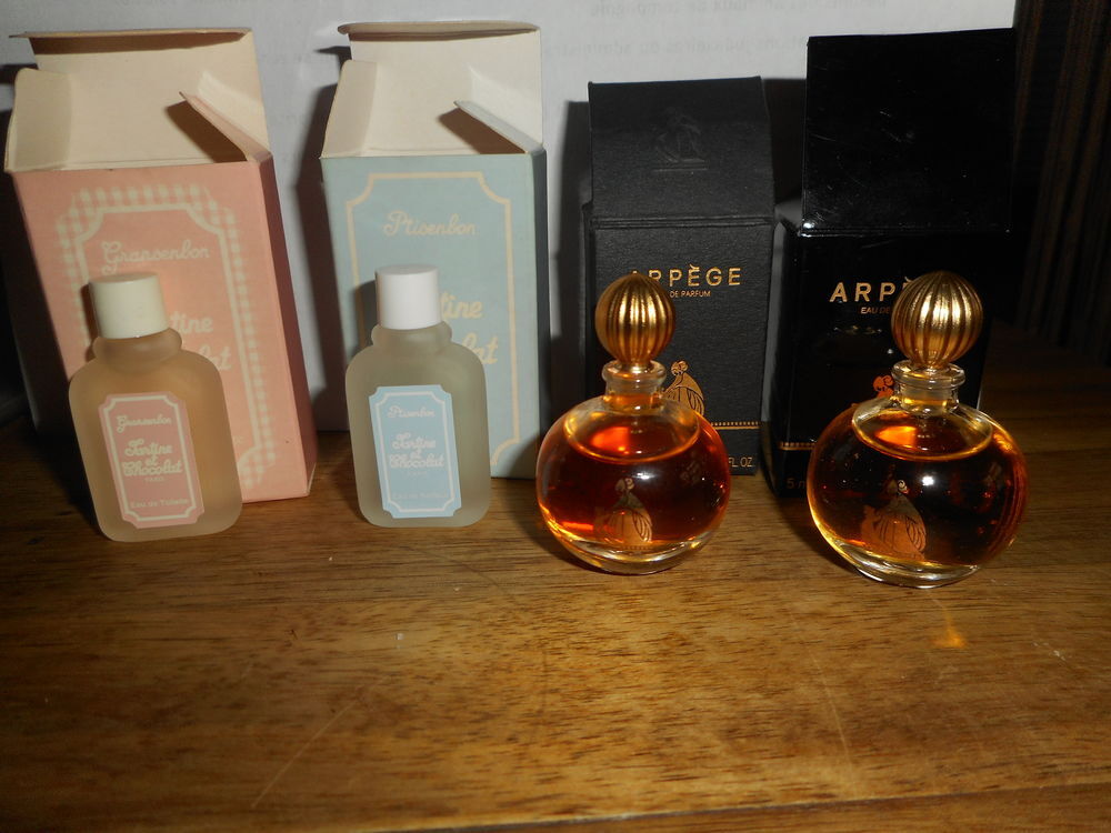 Lot de 4 miniatures de parfum 