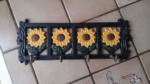 Porte-torchons ou Porte-cl�s en Fonte 5 Amiens (80)