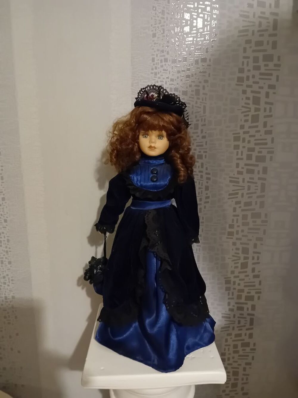 Lot de poup&eacute;e en porcelaine 