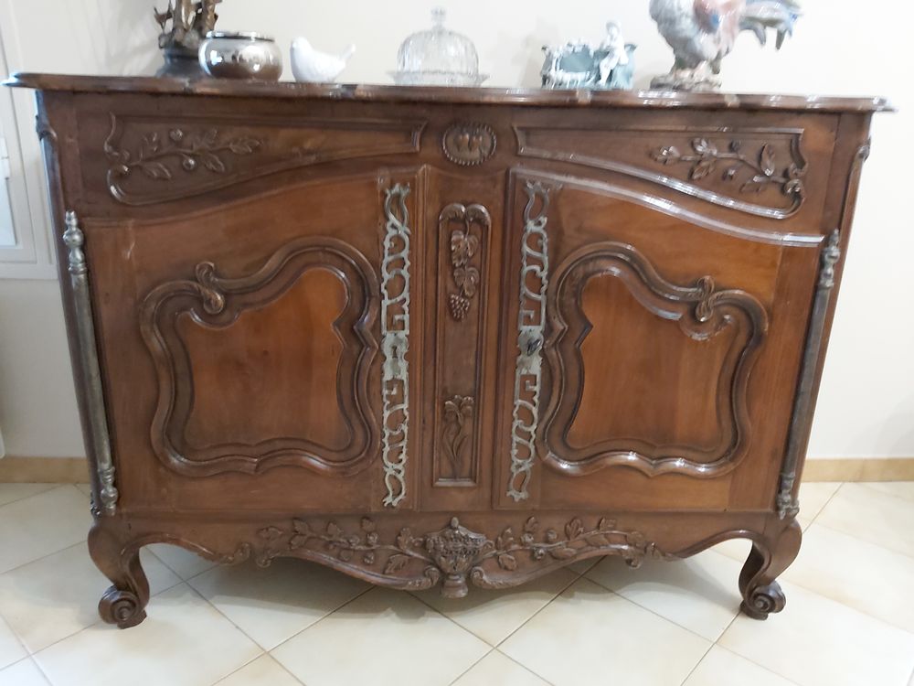 Buffet de mariage du XVIII si&egrave;cle Meubles