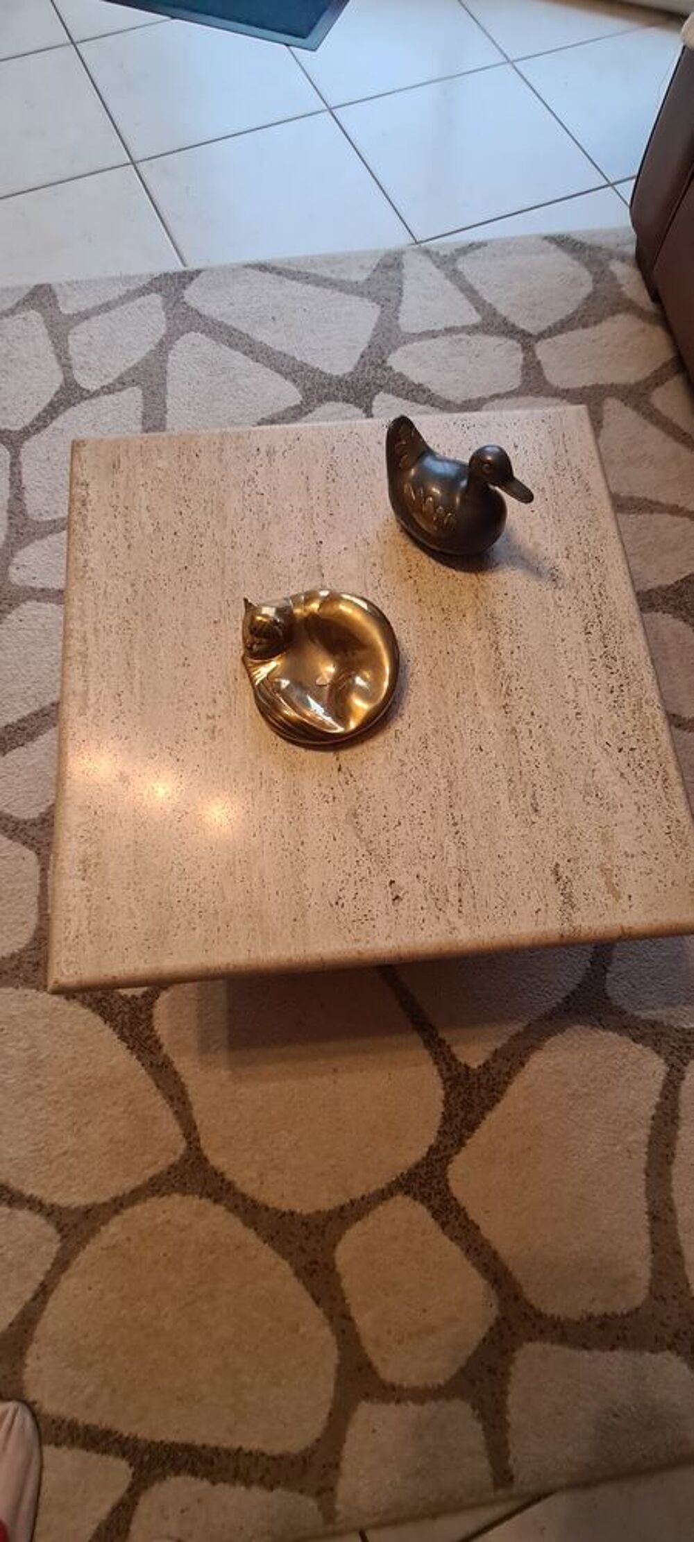 Table basse carr&eacute;e en travertin Meubles