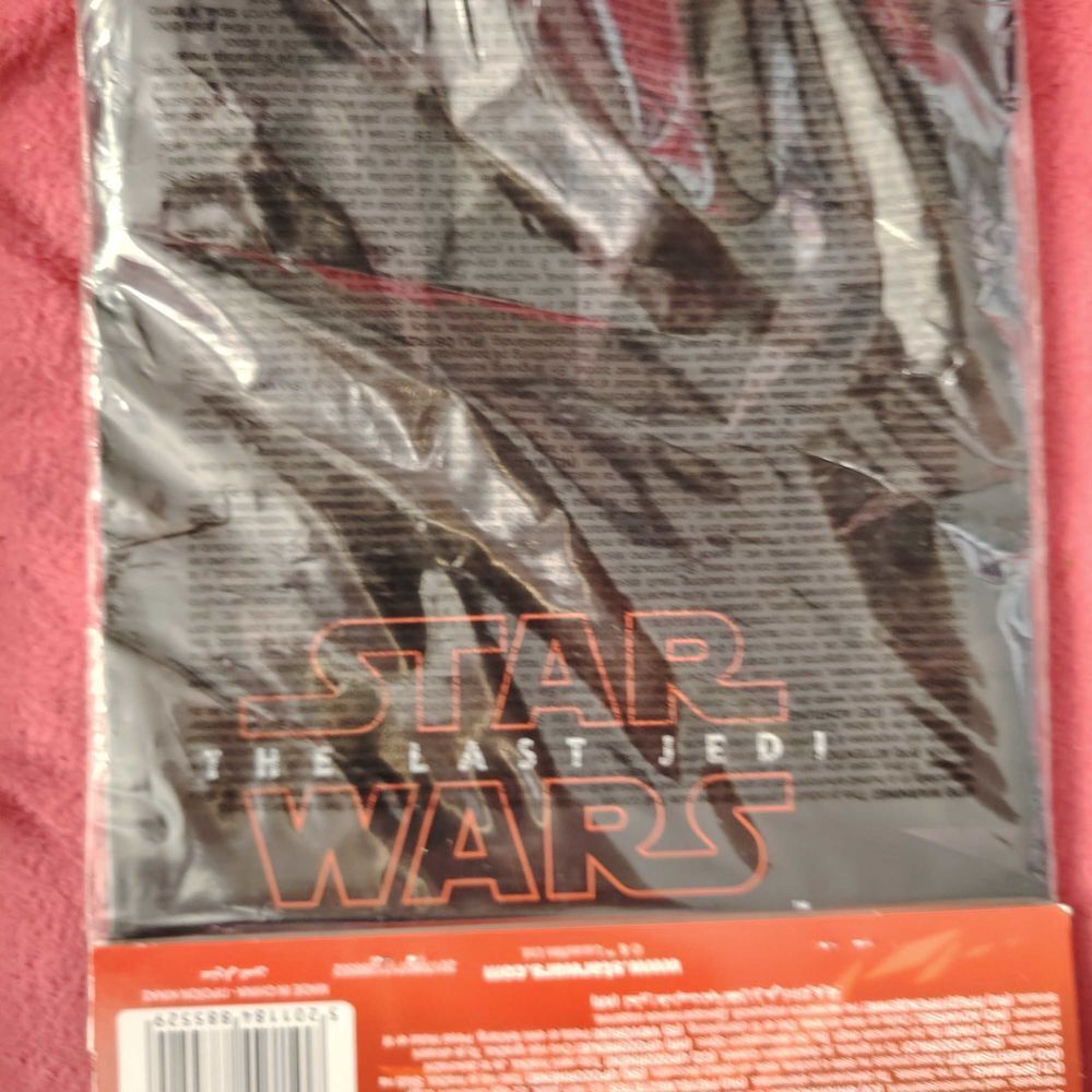 nappe en plastique Star Wars et pin's Décoration