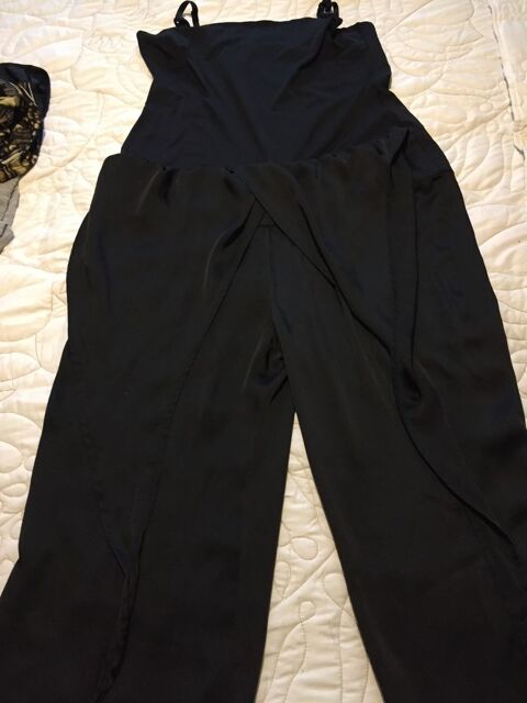 COMBINAISON NOIRE HABILLEE  T. 44  LANA  20 Saint-Genis-Laval (69)
