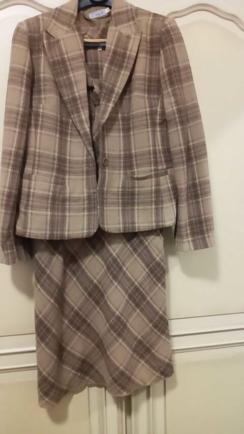 Tailleur femme 100 Saint-M�dard-en-Jalles (33)