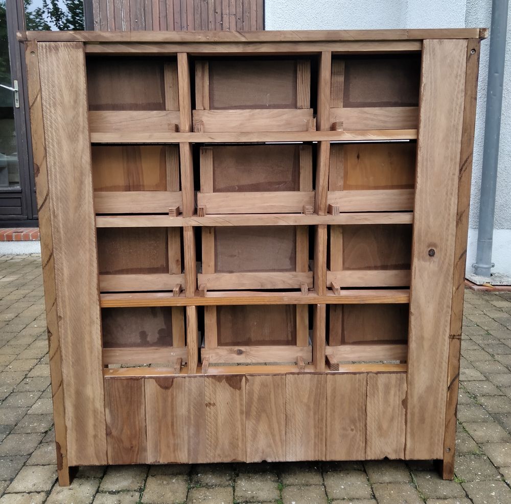 Meuble de m&eacute;tier. Meubles