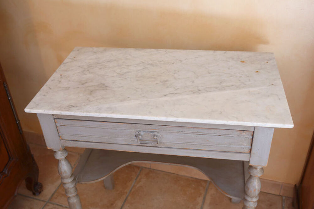 Petite table Meubles