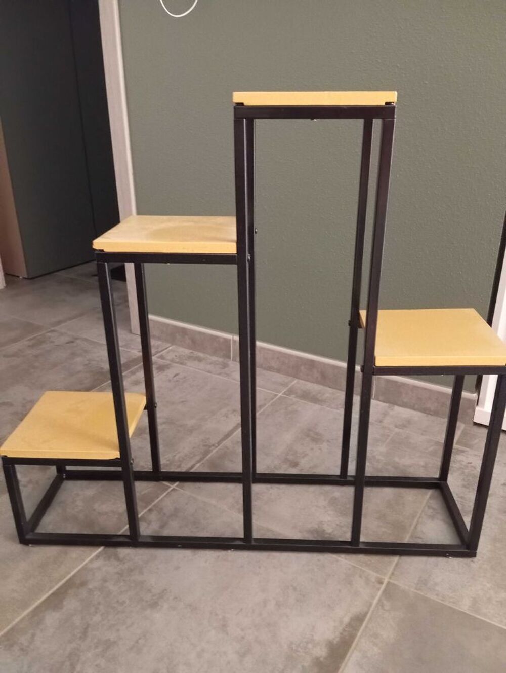&eacute;tag&egrave;re fleurs ou autre objet Décoration