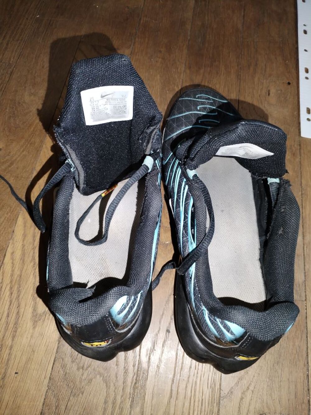 Nike TN bleu (taille 42) languette d&eacute;cousue
Chaussures