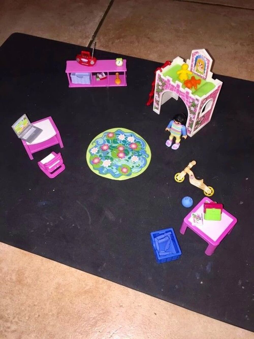 Chambre d enfant playmobil 9270 en tbe &agrave; 10 euros
Jeux / jouets