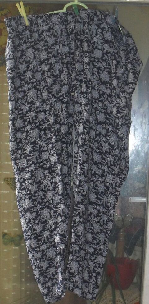 Pantalon l�ger femme imprim� T56 C&A 18 Montreuil (93)