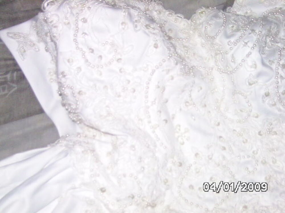 robe de mari&eacute;e neuve Vêtements