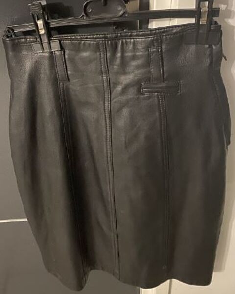 JUPE CUIR NOIR 10 Ch�teaumeillant (18)