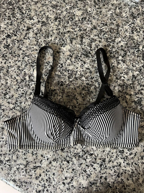 Soutien-Gorge Rayé Noir et Blanc Dentelle Taille 90B ? Neuf 10 Céret (66)