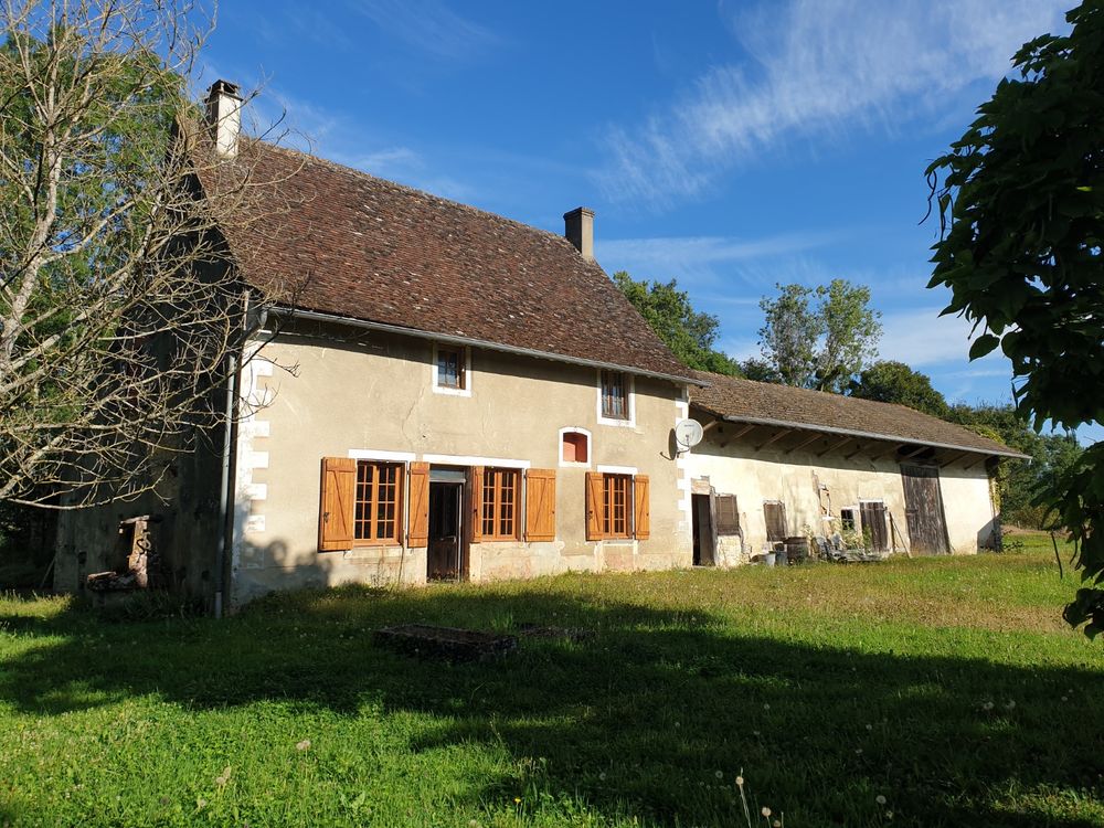 Vente Maison Ancien relais de poste sur environ 3 900 m² de terrain avec vue. Cuisery