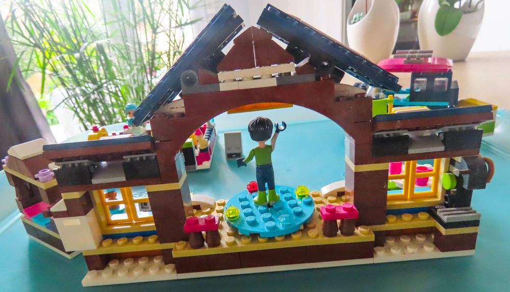 LEGO FRIENDS : la patinoire et tout terrain station de ski Jeux / jouets