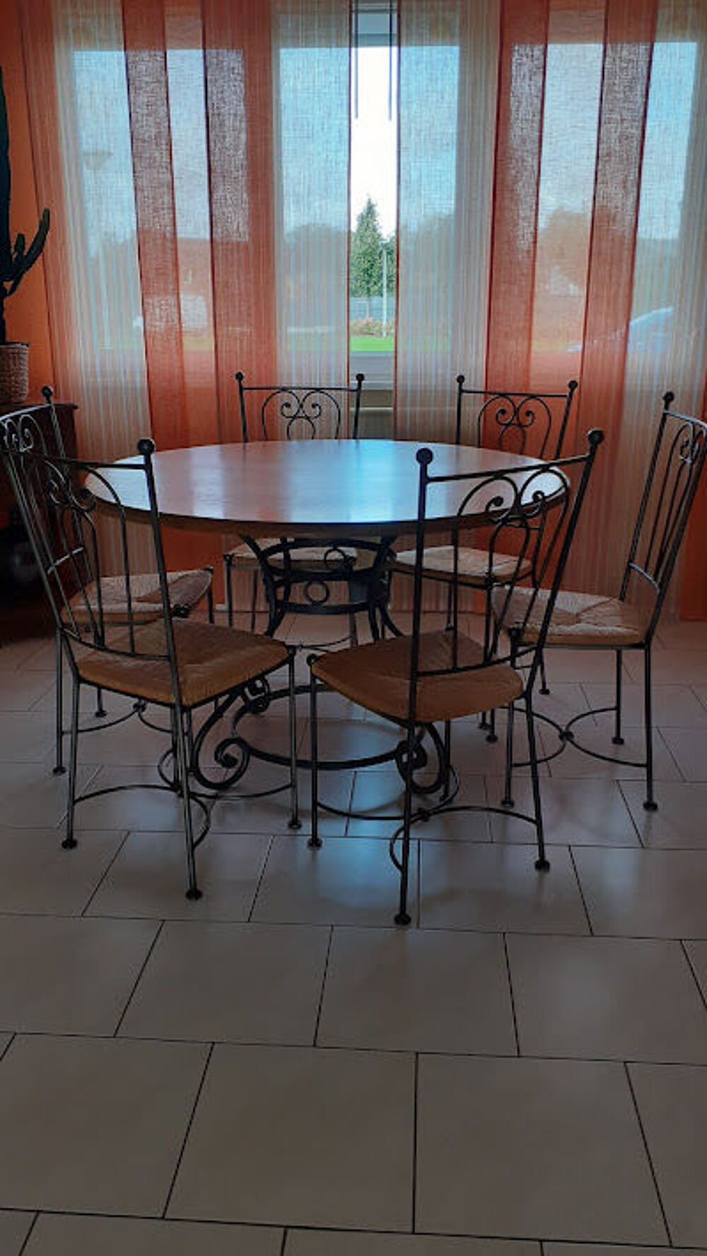 TABLE RONDE OU OVALE (RALLONGE)+6 CHAISES Meubles
