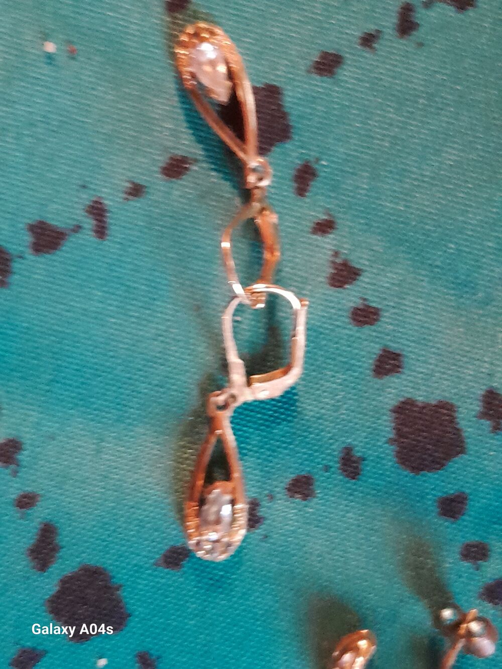 Diverses boucles d'oreilles plaqu&eacute; or argent 2 euros l'unit&eacute; Bijoux et montres