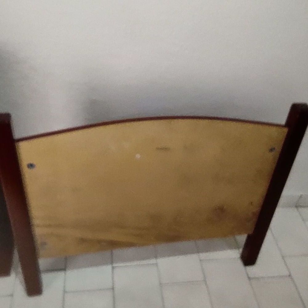 Lit et ses &eacute;quipements Meubles