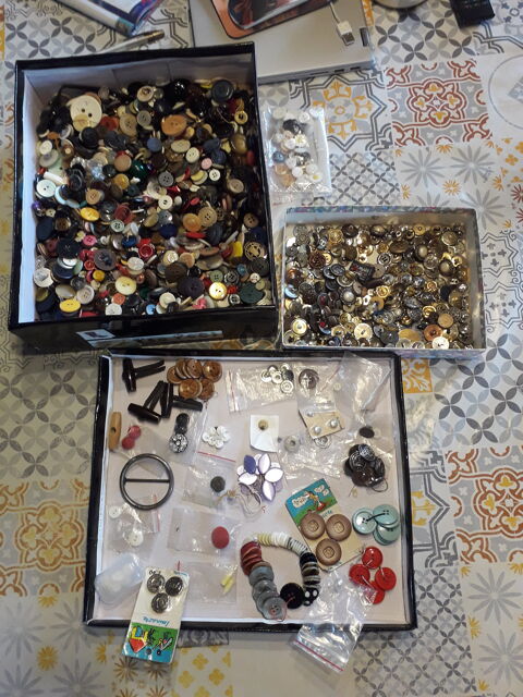 Important Assortiment de Boutons 30 Agincourt (54)