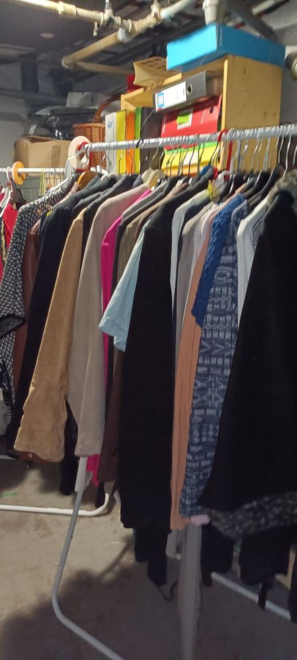 VIDE DRESSING tous les jours &agrave; domicile Vêtements