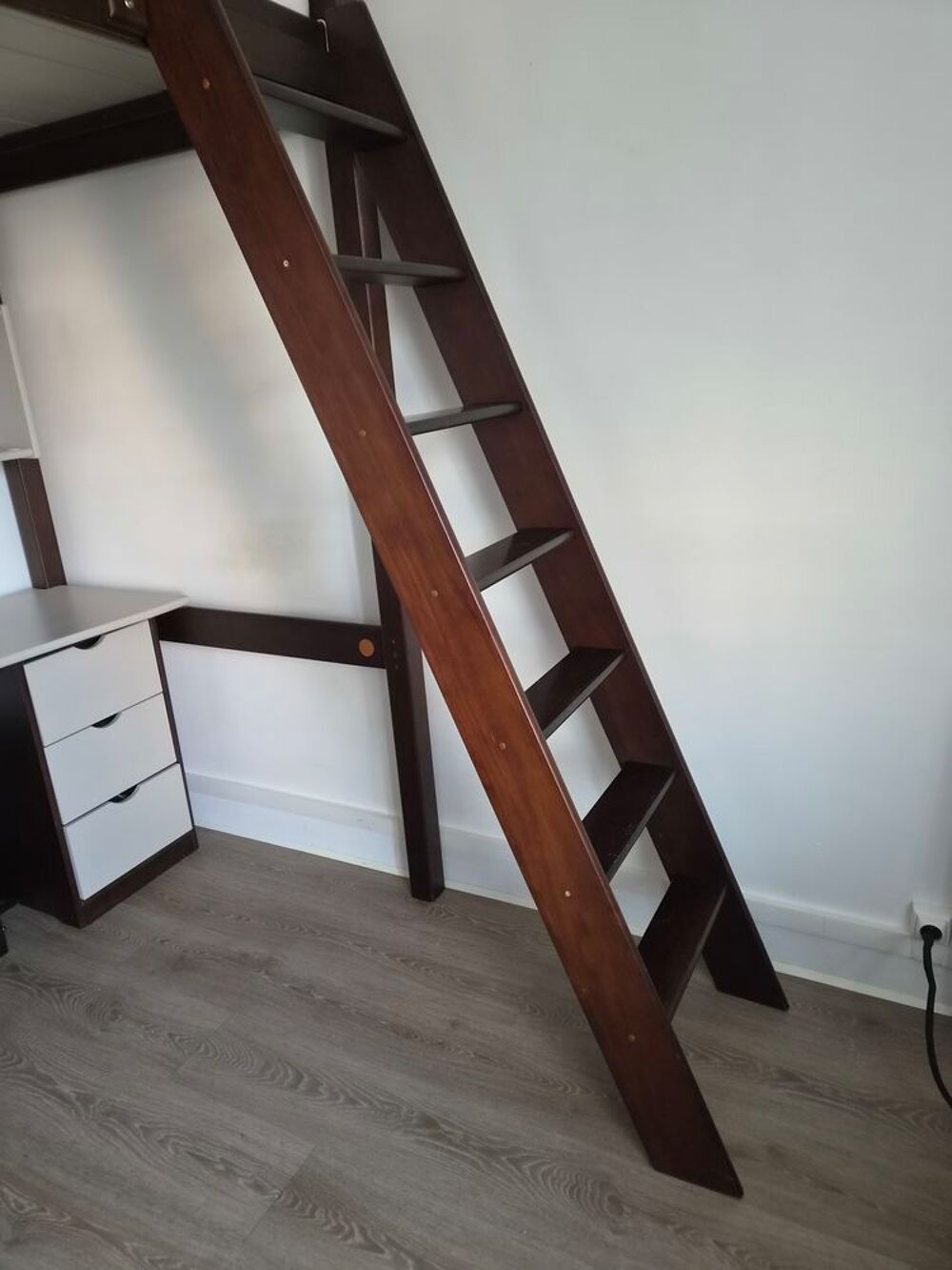 Lit mezzanine pin massif 120x190,grand bureau, rangements. Meubles