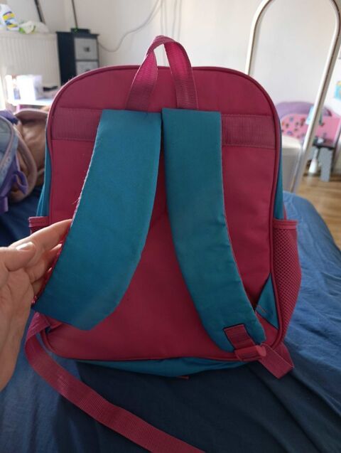 cartable neuf avec trousse offert reine des neige L'Isle-d'Abeau (38)