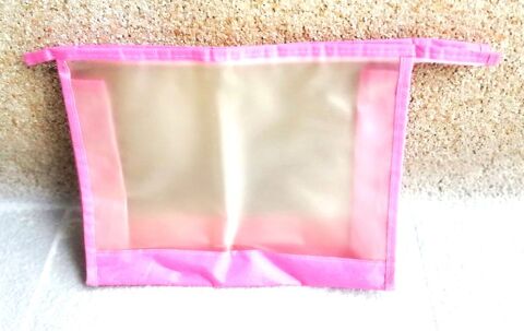 Trousse de toilette neuve jamais utilise 2 Puteaux (92)