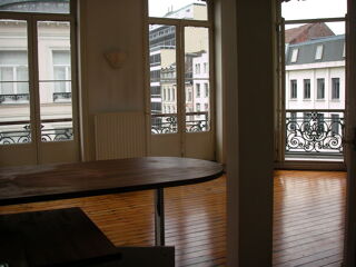  Appartement à louer 4 pièces 81 m² Lille