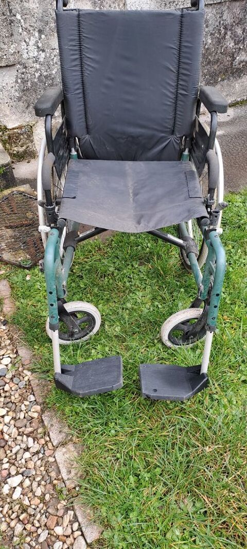 FAUTEUIL ROULANT  MARQUE INVACARE 70 Listrac-Mdoc (33)